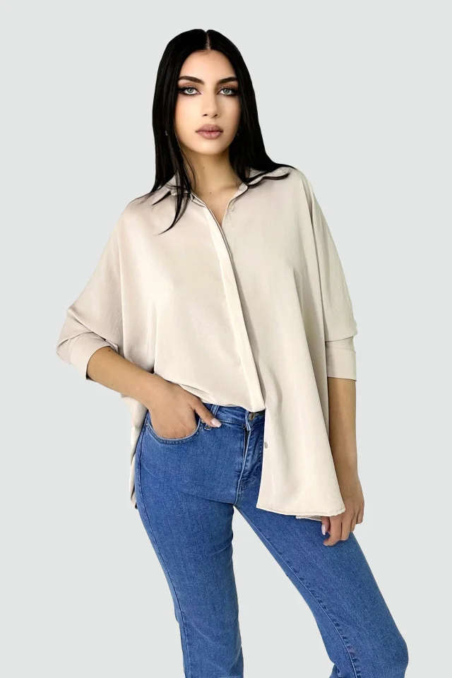 Camasa lunga Yva, cu maneci trei sferturi oversize, croiala asimetrica evazata si nasturi ascunsi, Crem