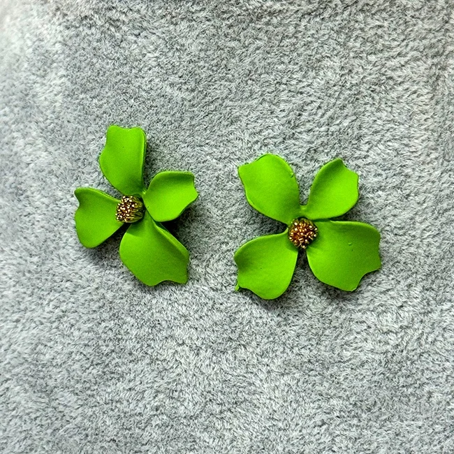 Cercei A Little Magic, cu design floral si prindere cu tija, Verde deschis