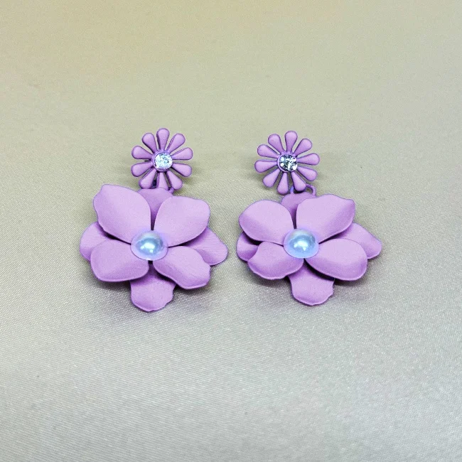 Cercei lungi Theona, design floral, cu tija si pietre artizanale, Lila