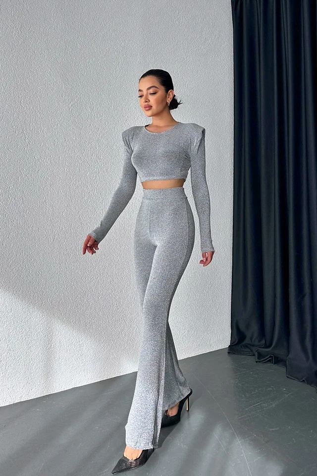 Compleu de ocazie, Vayana, bluza crop cu umeri supradimensionati si pantaloni evazati, Argintiu