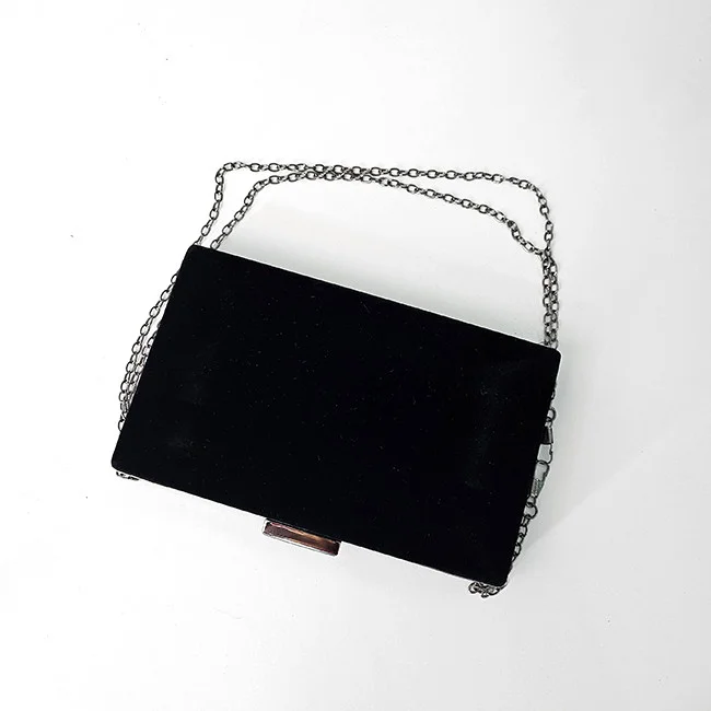 Geanta plic din catifea Jessyca, negru cu lant argintiu