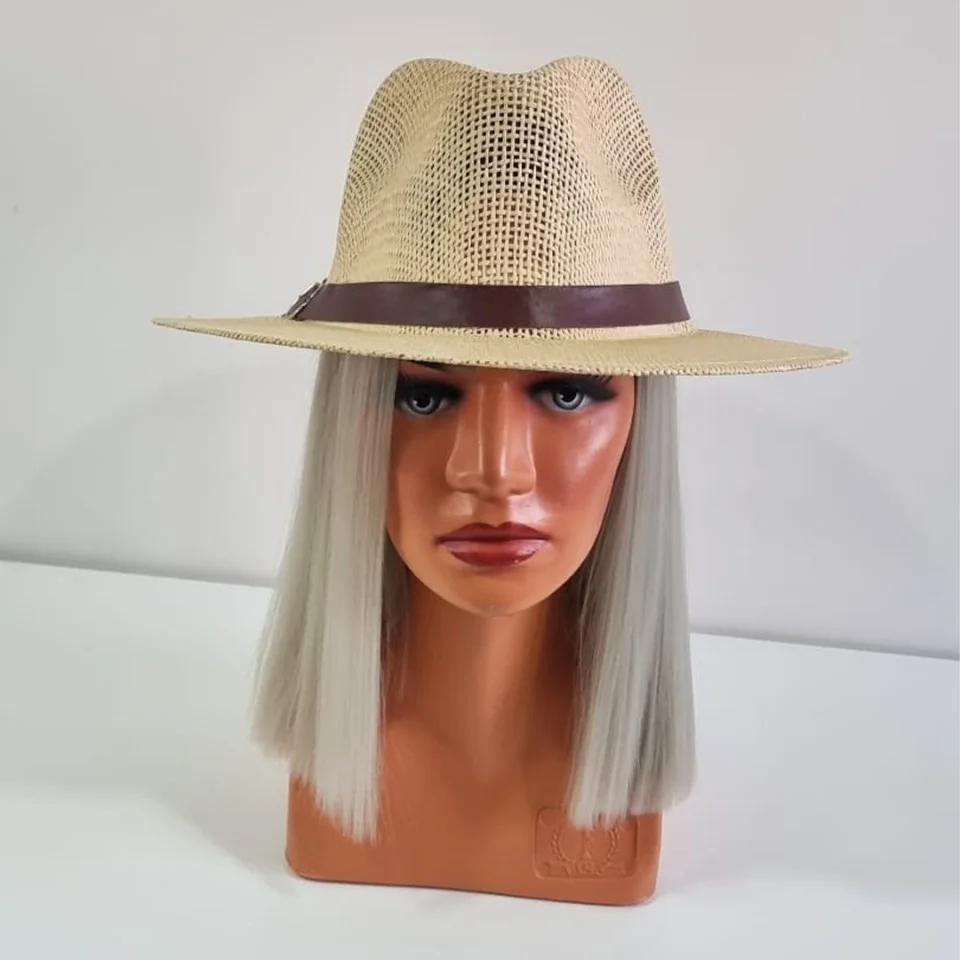 Palarie de plaja crem cu bor ingust decorata cu curea de piele