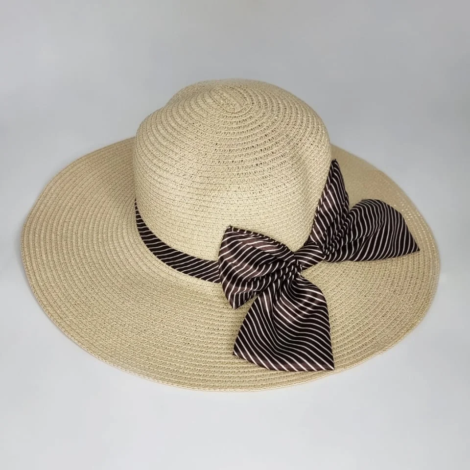 Palarie de plaja Teri, din paie, cu fundita maro, imprimeu in dungi si bor lat, Bej