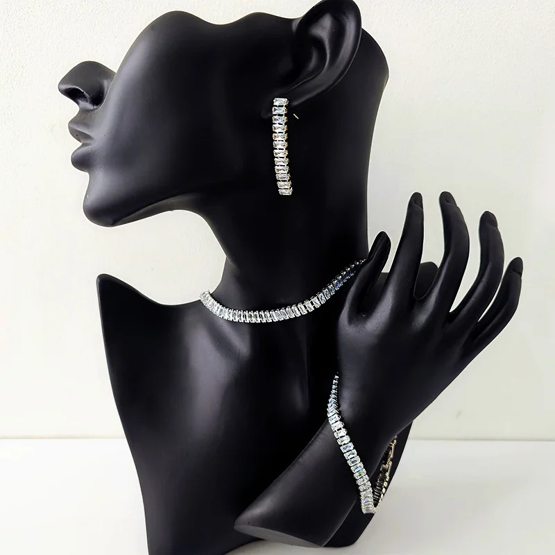 Set accesorii Magical Silver, cu cercei, colier tennis si bratara, incrustate cu pietre semipretioase, in cutie eleganta, Argintiu